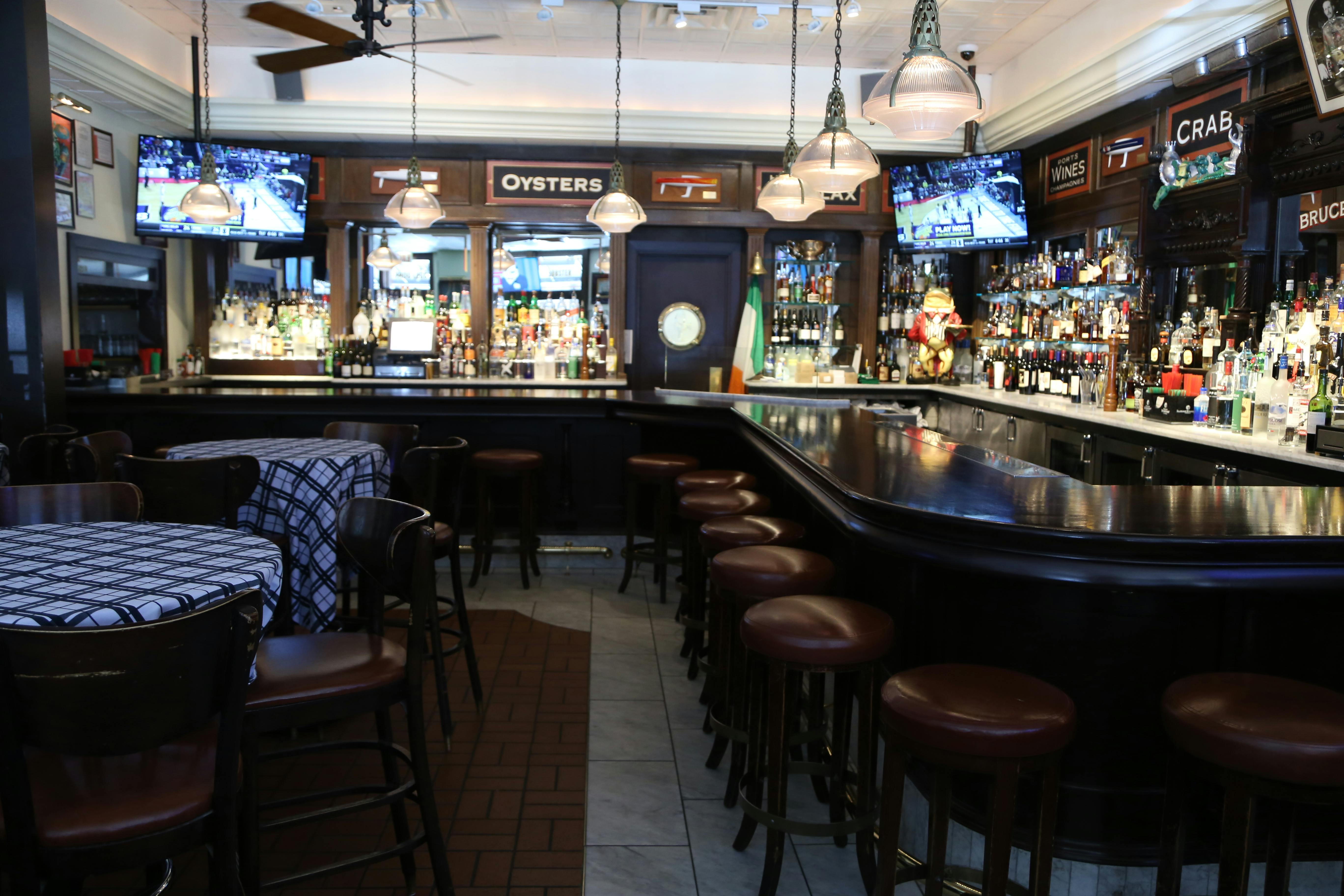 hugo's frog bar & fish house